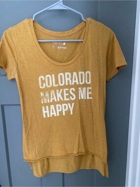 Colorado Makes Me Happy Short Sleeve Tee - Mustard